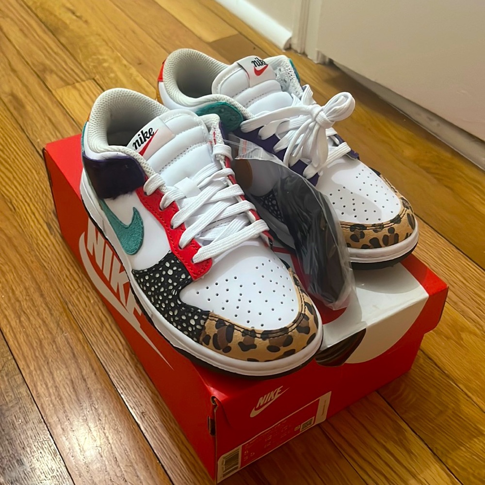 New- Nike Dunk Low SE (Women’s)